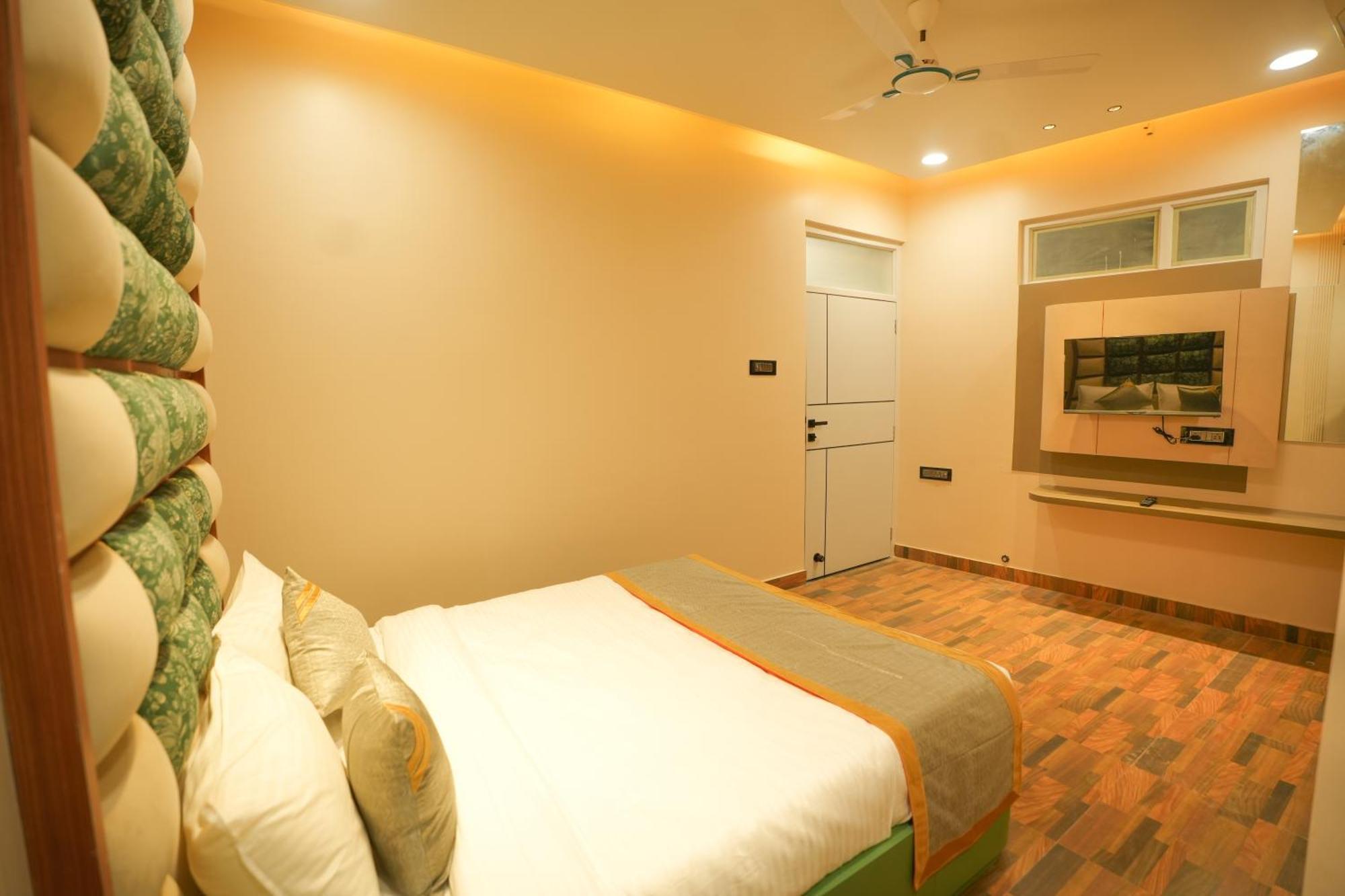 Dashrath Inn Near Ramjanmbhoomi Ayodhya Extérieur photo